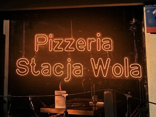 Gdzie warto umieścić neon z logo firmy?